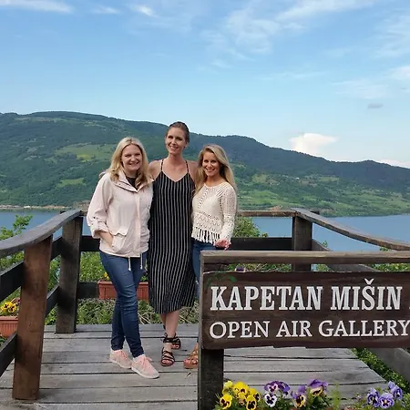 Üdülőpark Etno Kompleks Kapetan Misin Breg *