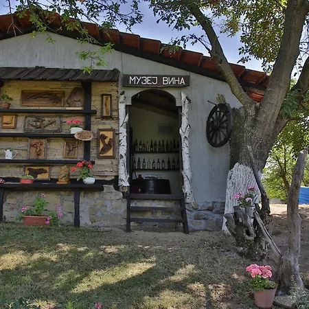 Etno Kompleks Kapetan Misin Breg * Donji Milanovac