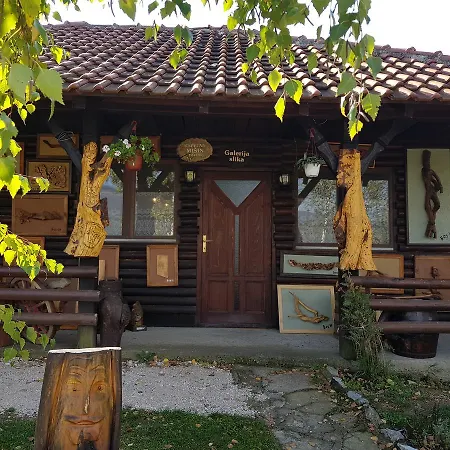 Üdülőpark Etno Kompleks Kapetan Misin Breg Donji Milanovac